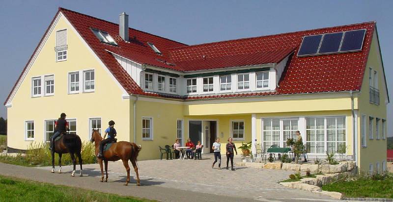 Ganze Ferienwohnung, Reitanlage Härtsfeldhof - Ferienwohnung 1, 50qm, 1 Schlafzimmer, max 4 Personen in Oberdorf (Ostalbkreis), Bopfingen