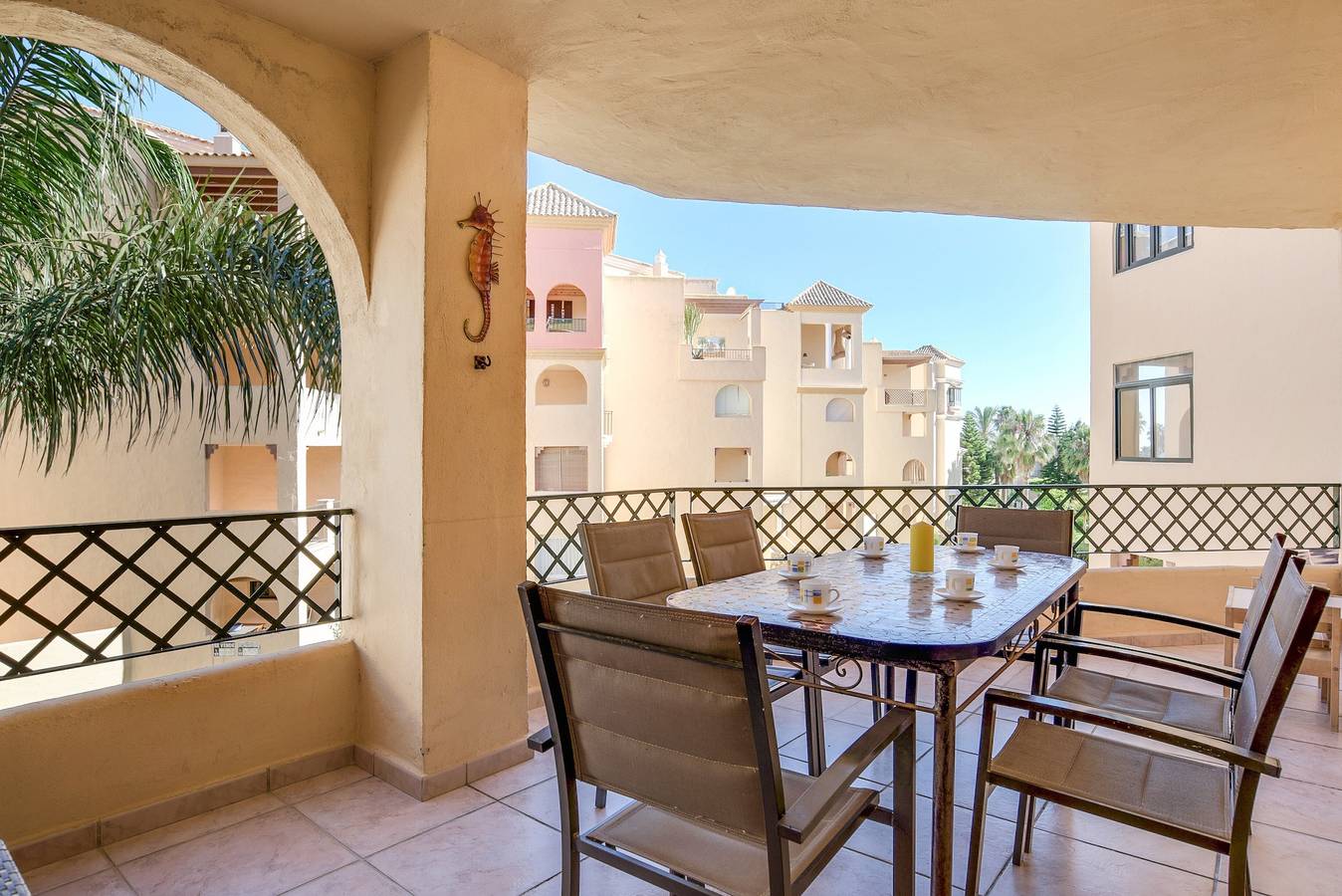 Ganze Wohnung, Ferienwohnung "Jardines de Zahara" mit Pool, Balkon, Berg- und Meerblick in Atlanterra, Tarifa