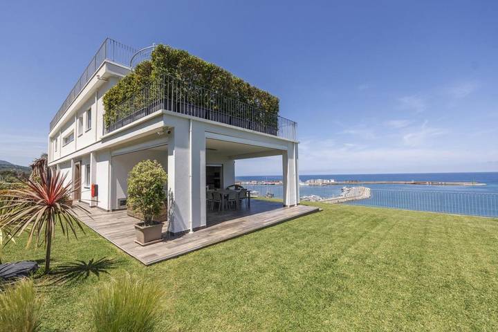 Appartamento per 4 persone, con Balcone e Terrazza nonché Giardino e Panorama a Vibo Valentia