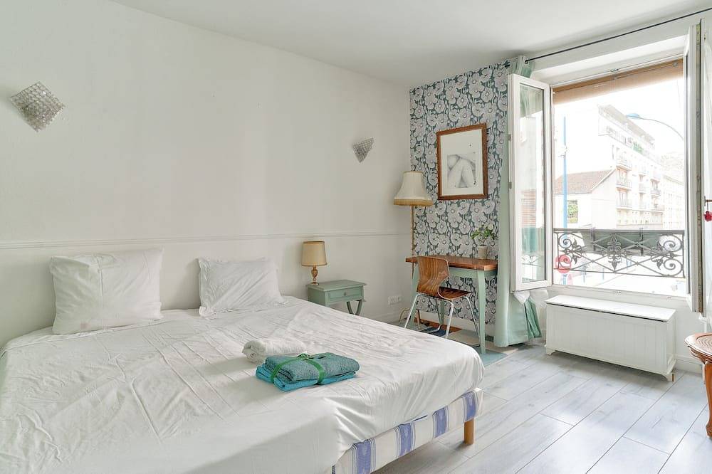 Entire apartment, Charmant Appartement Proche du Canal de L'ourcq in Pantin, Seine-Saint-Denis