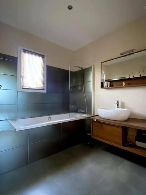 Location de vacances pour 7 personnes, avec piscine et terrasse à Gigean - 3