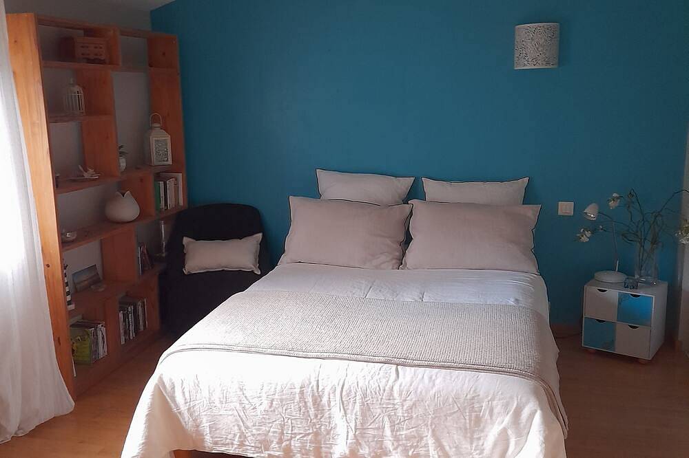 Villa sur 1000m2 de Terrain Avec Piscine. Idéal Pour Vacances en Famille in Mus, Nimes region