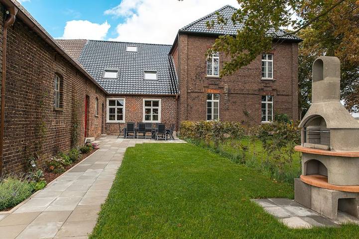Ferienhaus für 12 Personen, mit Whirlpool und Terrasse sowie Garten und Sauna in Xanten