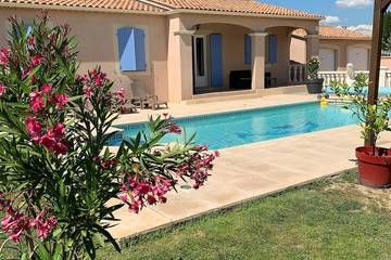 Cottage pour 6 personnes, avec jardin et jacuzzi à Mollégès