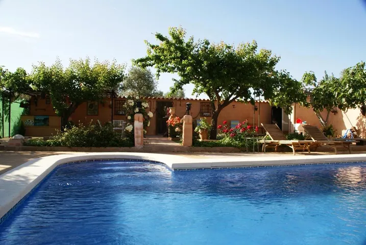 Casa rural para 8 personas, con jardín además de jacuzzi y piscina, Familias con niños - 1