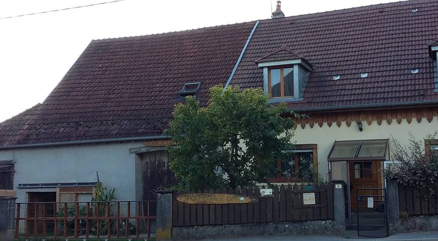 Chambre d’hôte pour 3 personnes, avec Jardin à Liesle