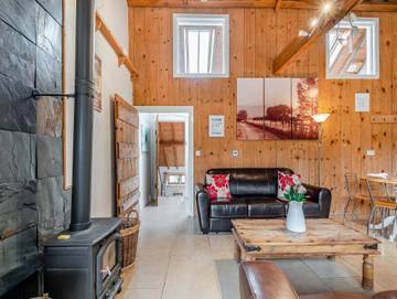 Log Cabin for 2 People in Stroud, Gloucestershire, Photo 4