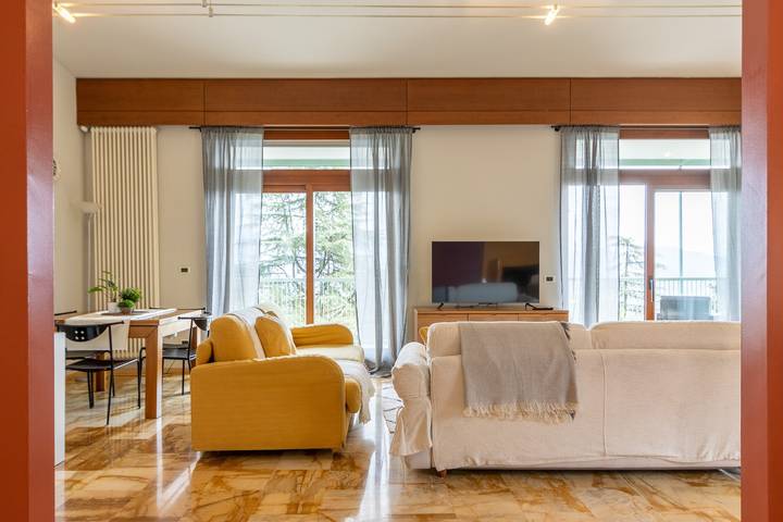 Room 'Stanza Miele' with Mountain View, Shared Terrace and Wi-Fi in Montevecchia, Brianza