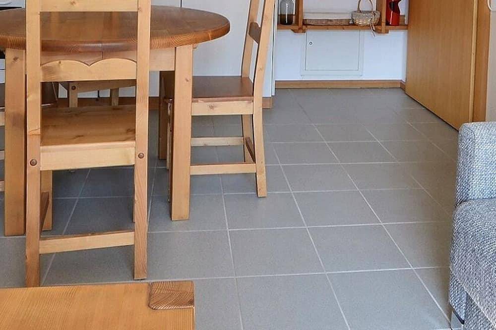Ganze Wohnung, Komfortable Wohnung für 2 bis 4 Personen, Wohnzimmer mit 1 Doppelschlafsofa, Kochnische mit Geschirr in Grimentz, Anniviers
