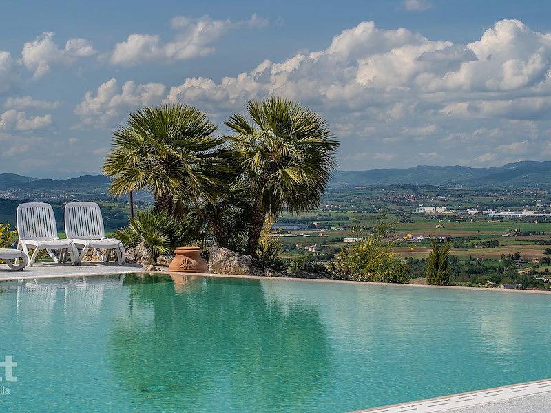 Tritt — Panoramic apartment for 2 people in Bettona with swimming pool in Bettona, Provincia de Perugia