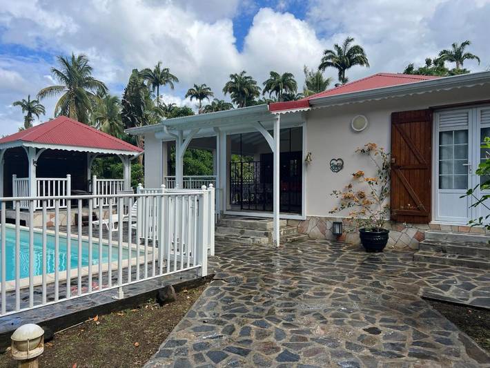 Maison de vacances pour 6 personnes, avec jardin et piscine à Bouillante