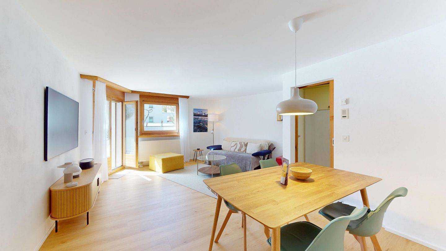 Geheel appartement, Ground-Floor Holiday Apartment in Bever with Terrace, Lift & Parking in Bever, Saint Moritz