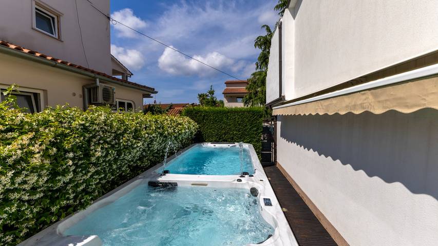 Villa pour 10 personnes, avec jacuzzi à Poreč