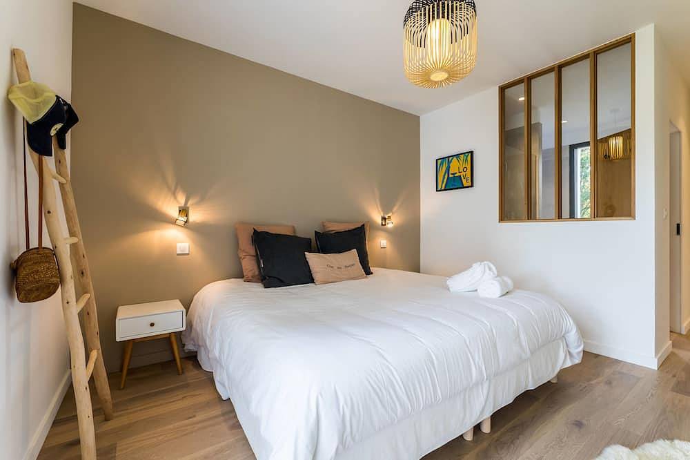 Spring . Keyweek - Contemporary villa with pool in the hea in Anglet, Region de Bayona