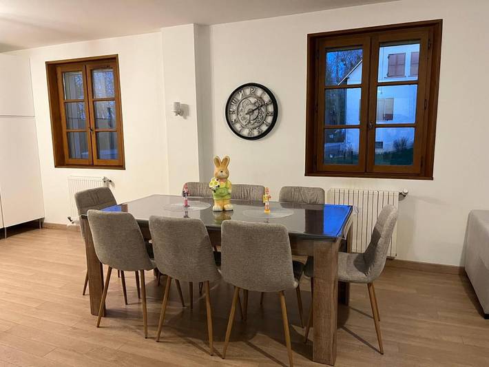 Location de vacances pour 8 personnes, avec terrasse et jardin à Soulaines-Dhuys