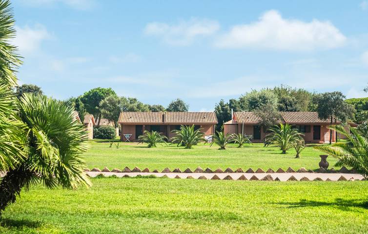 Apartment am Wasser mit Pool und WLAN, 2,5 km von Torre di Maremma entfernt in Montalto di Castro, Viterbo Provinz