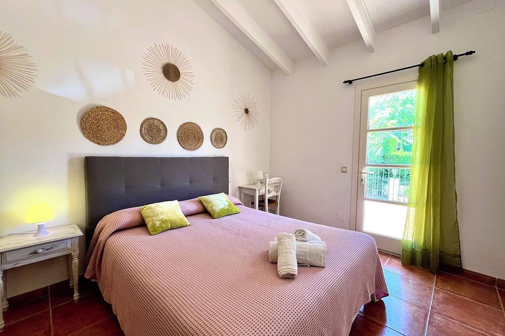 Villa in Nature with Yoga Room, Peace and Tranquility in Puigpunyent, West Majorca