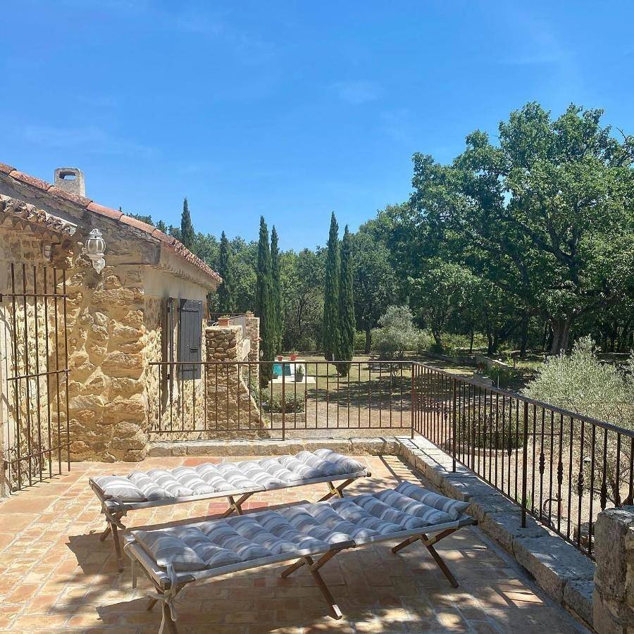 Family Room with Private Bathroom in Mondragon, Vaucluse