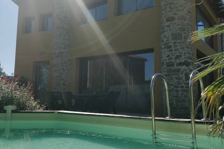 Location de vacances pour 7 personnes, avec terrasse et jardin à La Réorthe