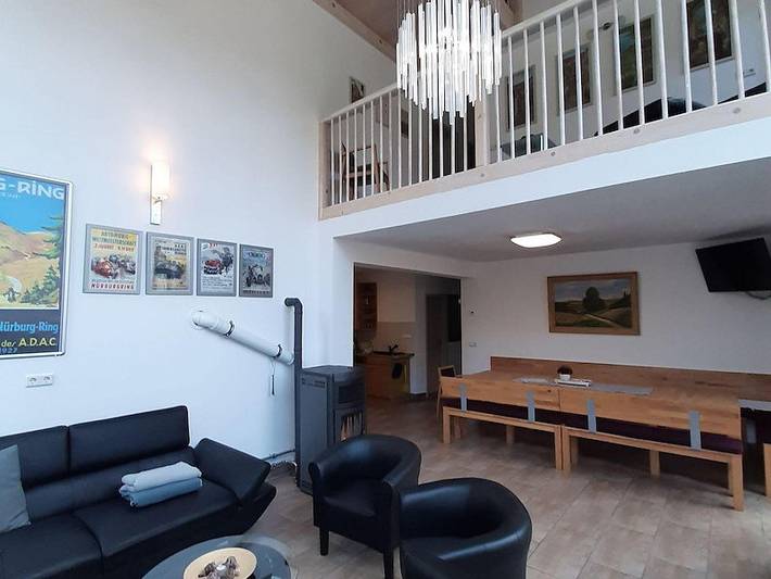 Ferienhaus für 16 Personen, mit Terrasse und Balkon/Terrasse in der Eifel - 2