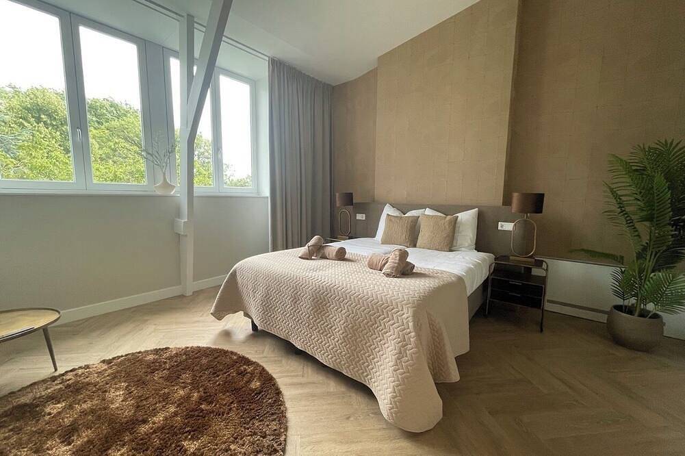 Geheel appartement, Comfort en stijl in een gerenoveerd historisch pand. in Tilburg, Noord-Brabant