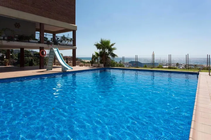Apartamento de vacaciones para 6 personas, con terraza además de piscina y vistas - 1