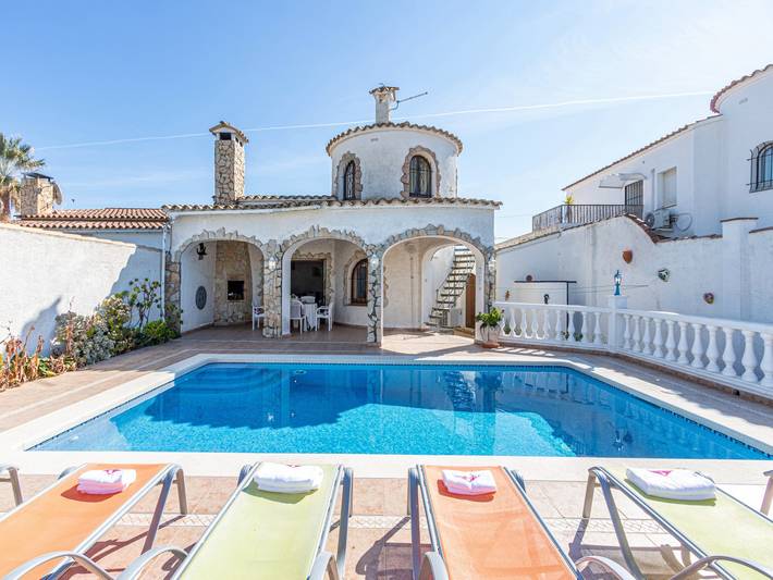 Casa vacanza per 6 persone, con piscina e terrazza, adatto a famiglie con bambini a Empuriabrava