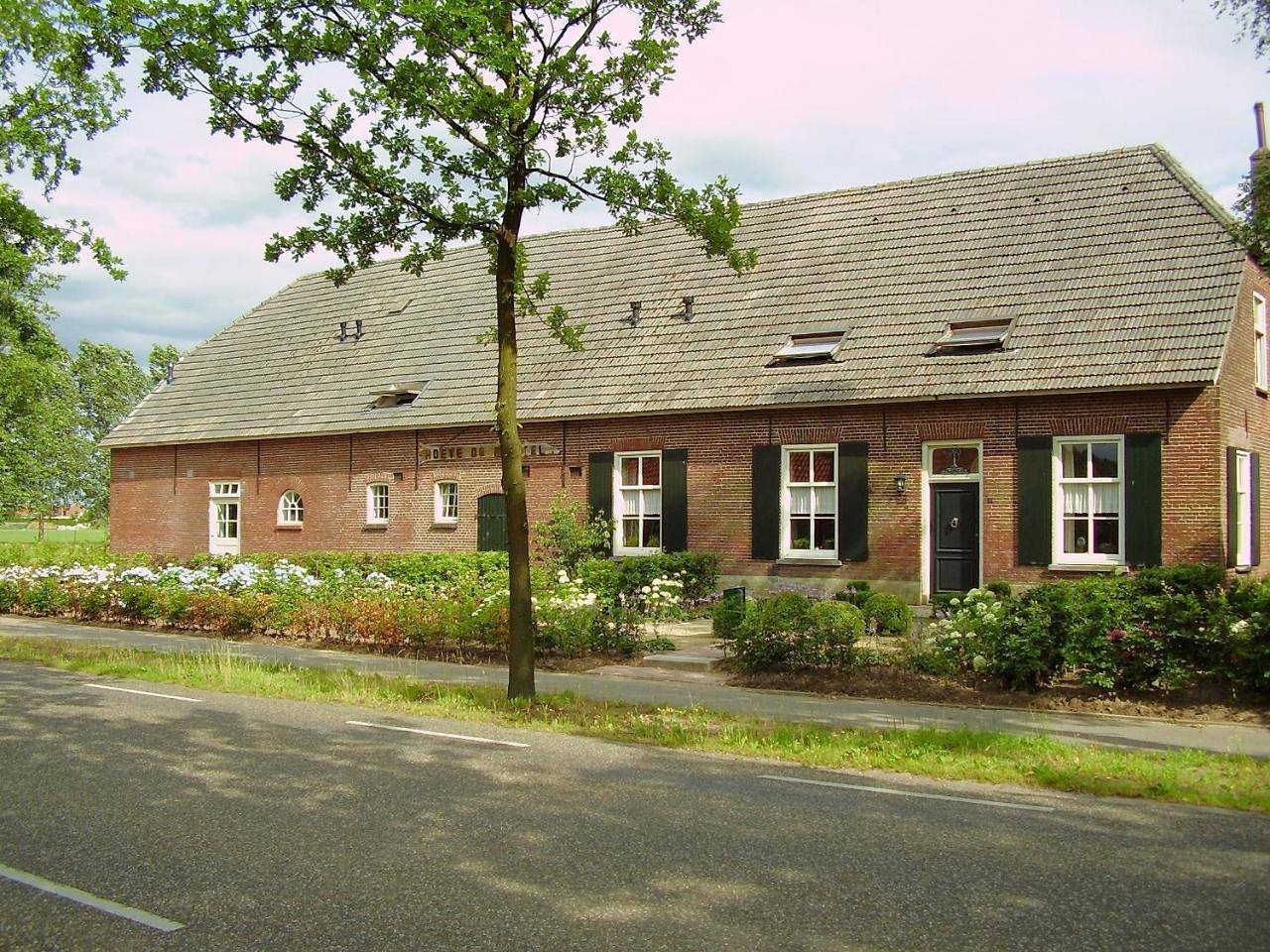 Family Room with Shared Bathroom in Haaren, Noord-Brabant