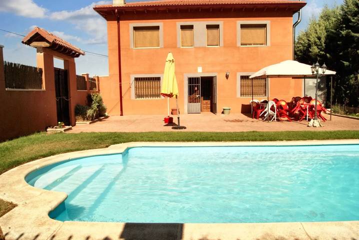 Casa de vacaciones para 12 personas, con terraza y piscina en Provincia de Guadalajara