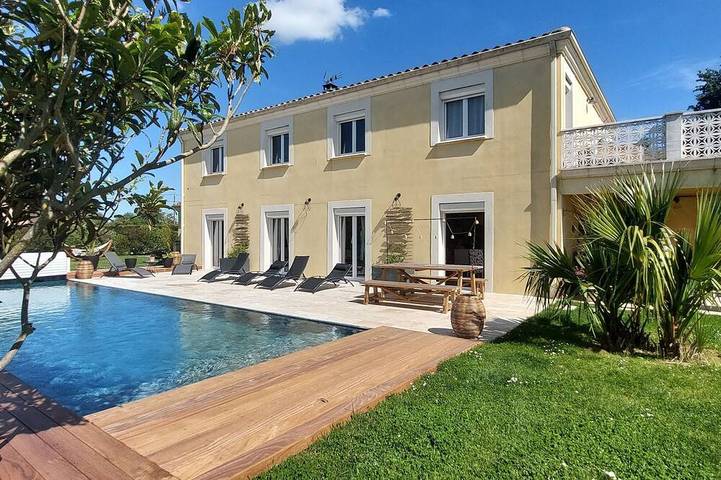 Location de vacances pour 14 personnes, avec jardin et jacuzzi dans Esperce