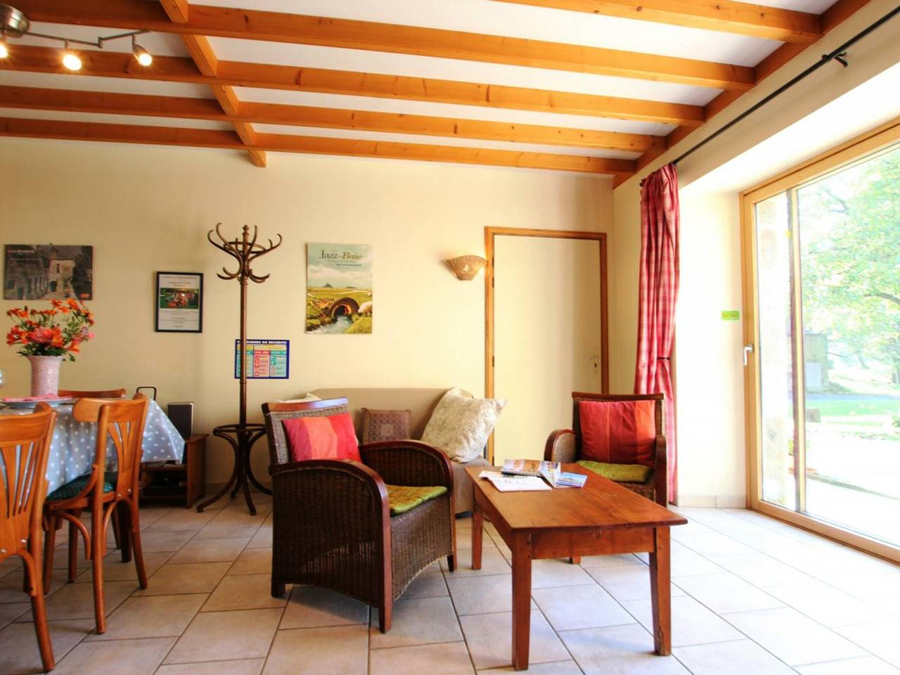 Gîte lumineux avec jardin privé, proche Mont Saint-Michel, animaux acceptés in Braffais, Côte de la Déroute