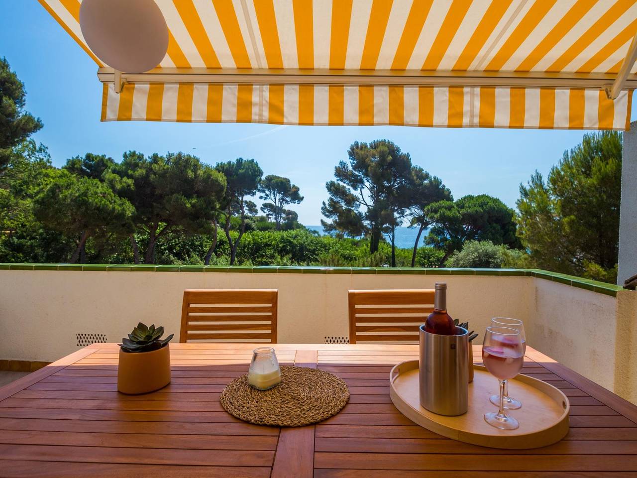 Ganze Ferienwohnung, Apto Cala Cristus mit Meerblick nur 2 Gehminuten vom Strand entfernt in Cala dels Esculls (Calonge), Calonge