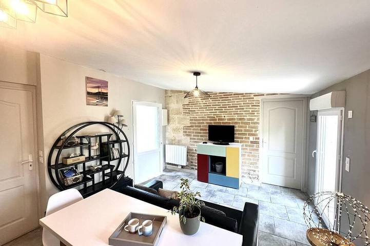 Location de vacances pour 2 personnes, avec jardin à Jau-Dignac-et-Loirac