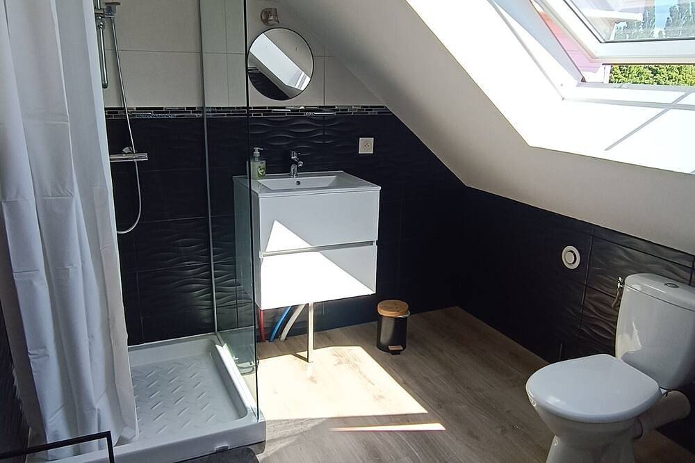 Appartement entier, Les Tournesols – Studio au calme, literie neuve, au centre de la Baie de Somme in Woincourt, Région d'Abbeville