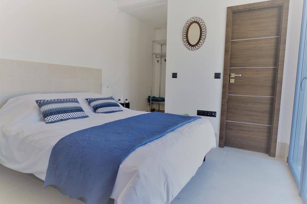 California air-conditioned villa and heated pool in Vence, Cannes region