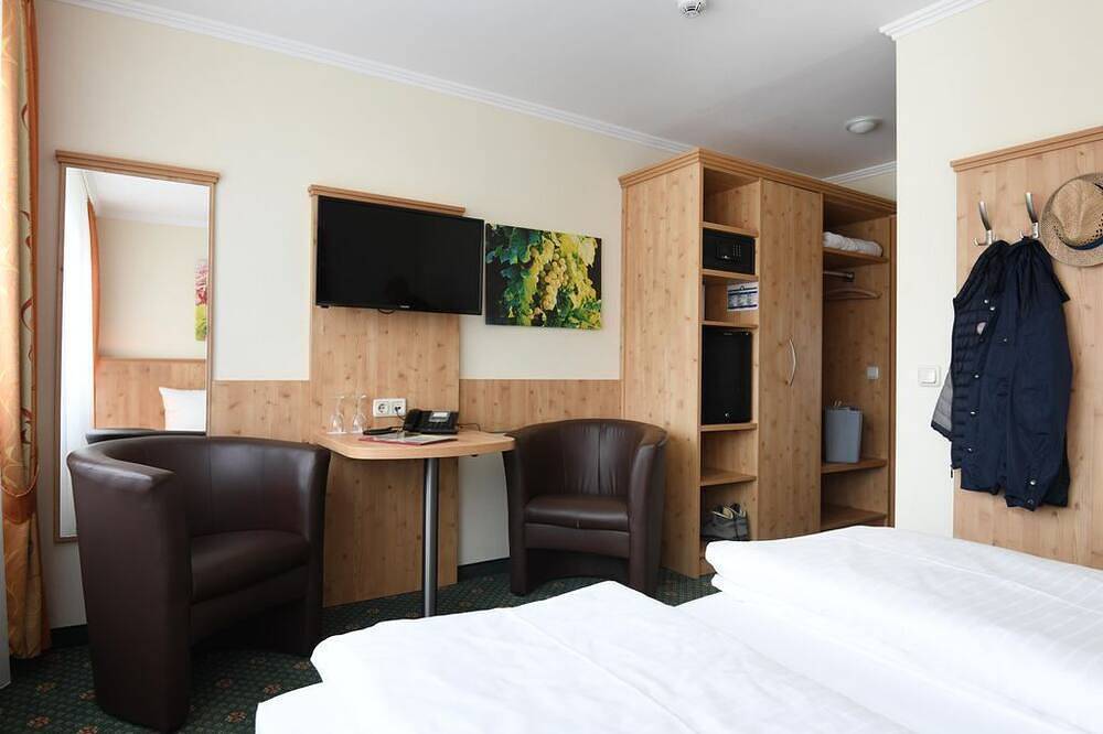 Doppelzimmer mit Balkon - Non Refundable Bi 2P - Moselstern Parkhotel Krähennest in Burg Eltz, Löf
