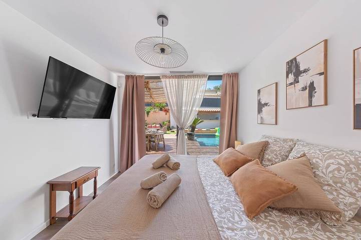 Villa Jacky—fully air-conditioned, with a pool and pétanque, near the sea, sleeps 6 in Ollioules, Mittelmeerküste (Frankreich)