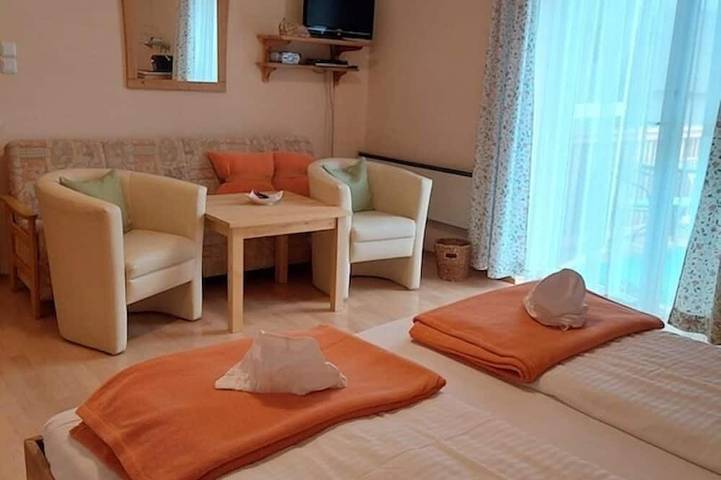 Ganze Wohnung, Ruhige, gemütliche Ferienwohnung (66qm) mit großer Terrasse in Herrnbaumgarten, Mistelbach (Niederösterreich)