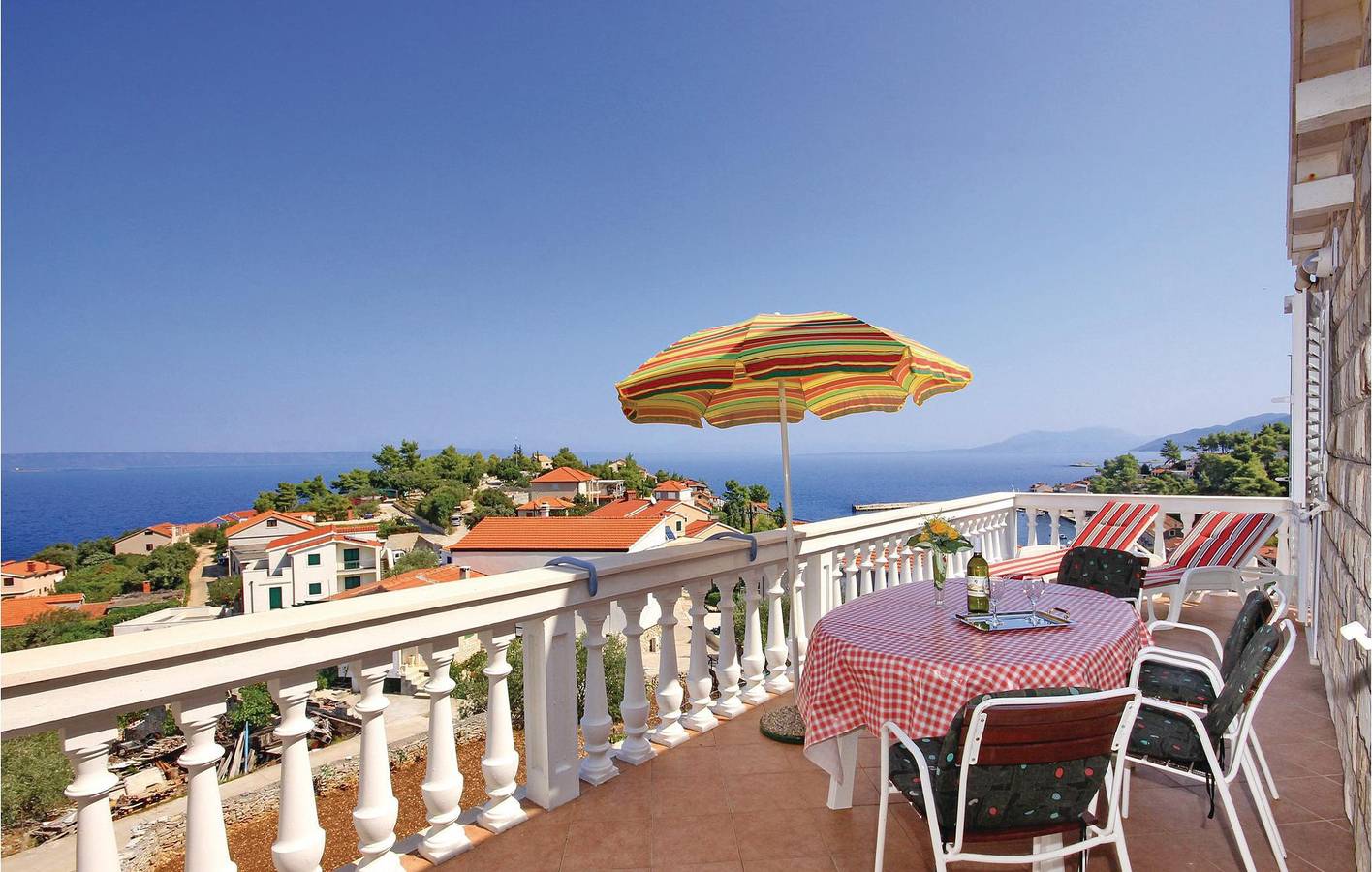 Ganze Ferienwohnung, Gemütlich, 2 km von der Küste entfernt: WLAN, Klimaanlage, Parkplatz, Terrasse und Küche! in Blato, Korcula