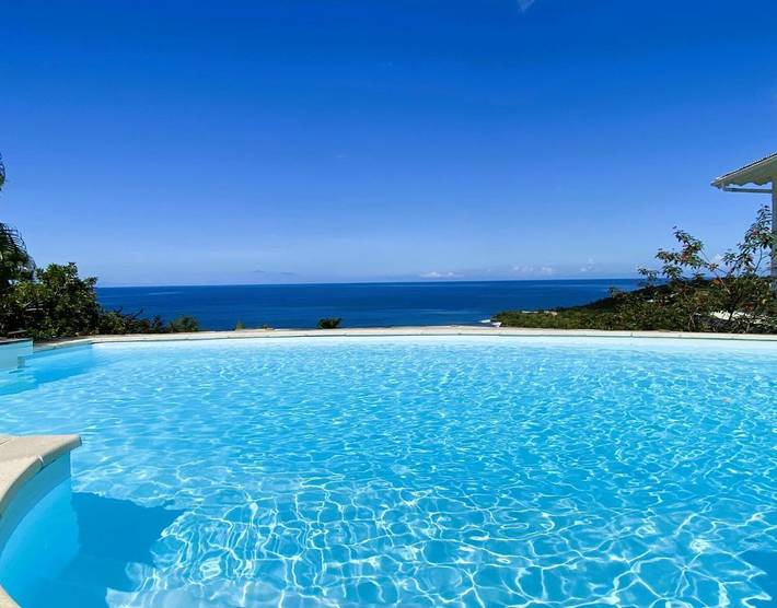 Gîte pour 4 personnes, avec vue ainsi que piscine et terrasse dans Plage Leroux - 2