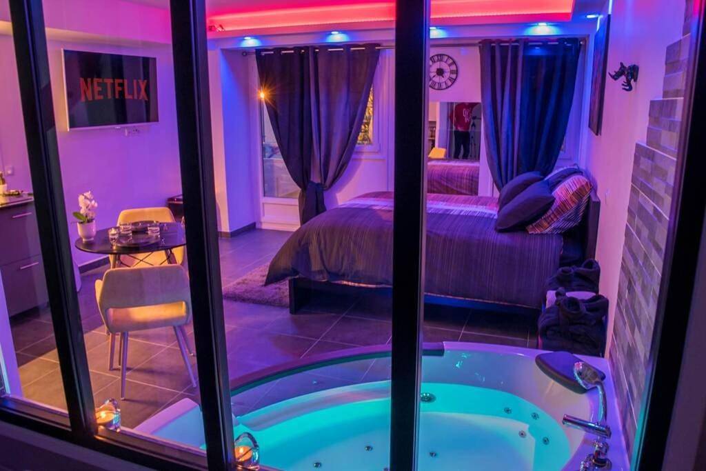 Appartement entier, Le Spamoureux bien-être a deux in Boussy-Saint-Antoine, Essonne