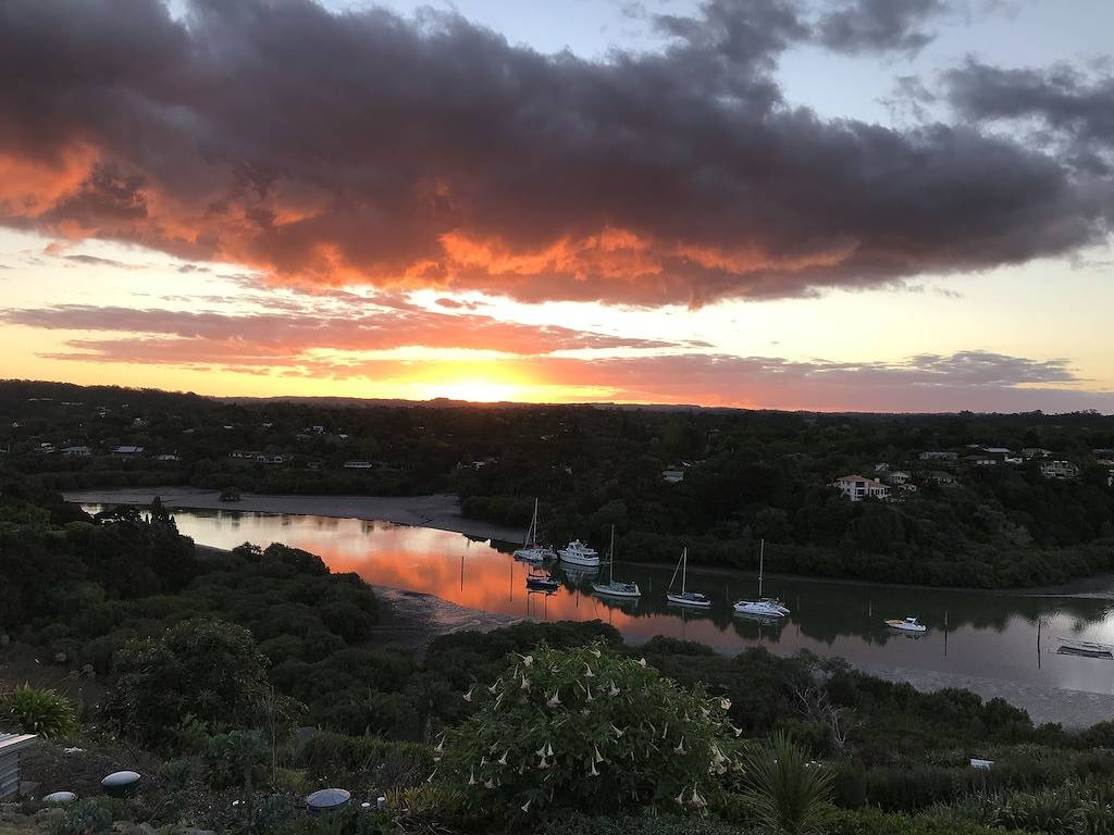 Ganze Wohnung, Stunning water views in a peaceful setting with all the comforts of home. in Kerikeri, Bay Of Islands