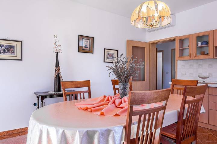 Sonniges Ferienhaus bei Medulin mit Klima, Wlan, großem Garten mit Grill in Pula-Medulin, Ližnjan