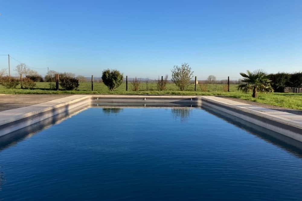 Grande maison avec piscine à la campagne in Saint-Martin-des-Marais, Région de Lisieux