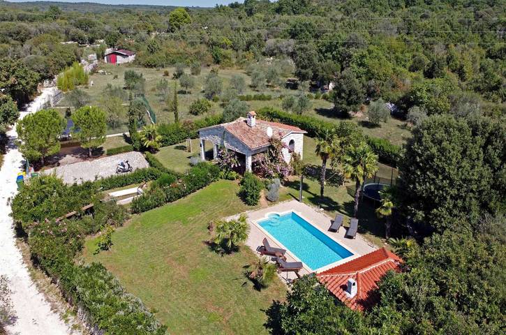 Villa für 5 Personen, mit Terrasse und Pool sowie Balkon/Terrasse, mit Haustier in Rovinj - 2