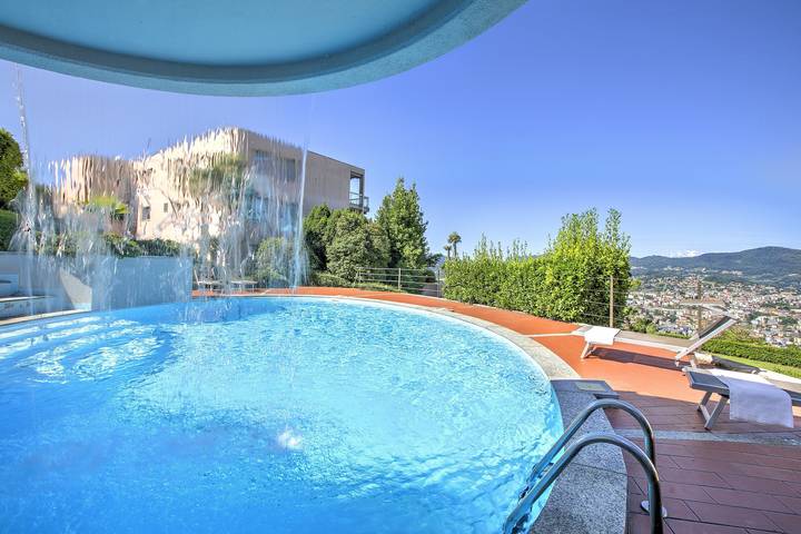 Holiday rental for 4 people, with lake view and pool as well as terrace in Lugano