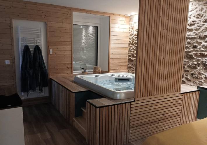 Maison de vacances pour 2 personnes, avec terrasse et jacuzzi ainsi que sauna et jardin à Ploubalay