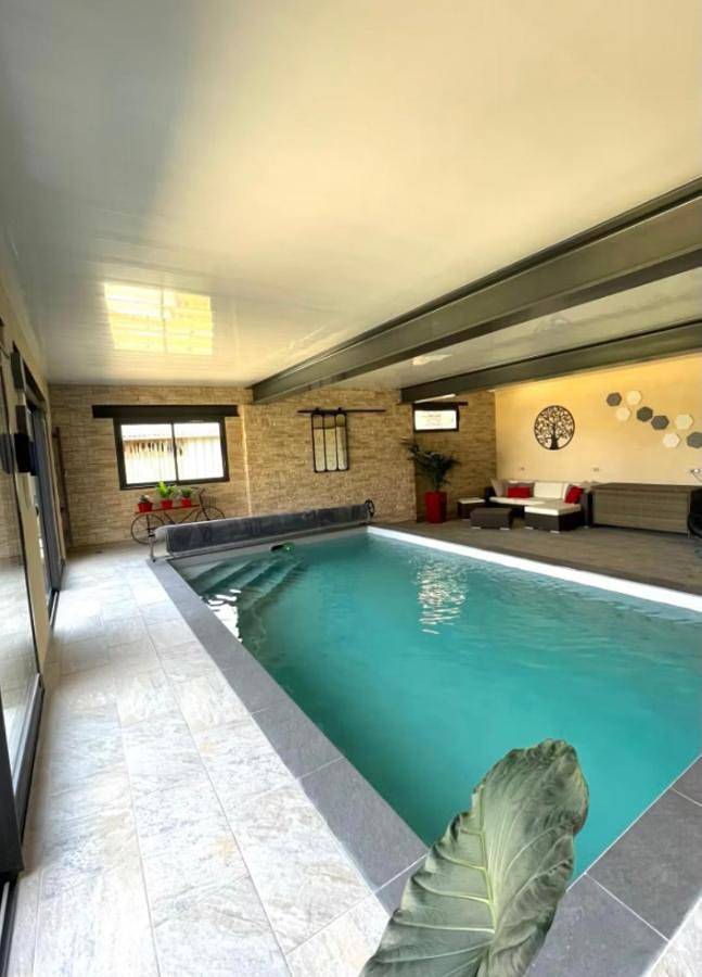 Gîte pour 6 personnes, avec Jacuzzi et Terrasse ainsi que Jardin et Bassin pour enfant à Chéu - 2