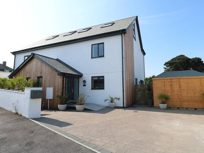 Cottage for 8 people, with Garden in Praa Sands