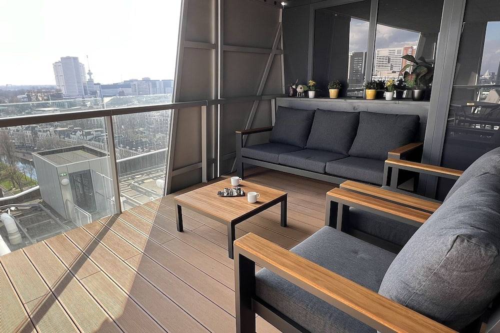 Entire apartment, Apê Calypso, luxury holiday apartment center of Rotterdam with view and balcony in Rotterdam, South Holland